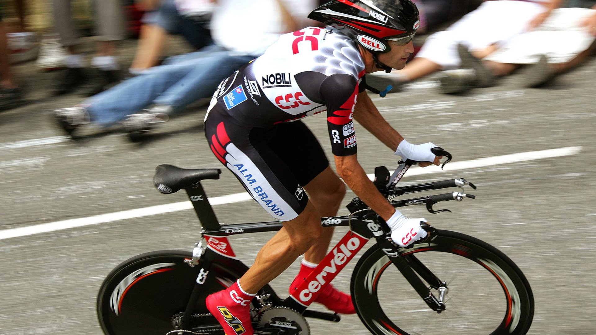 米切尔快攻连得六分骑士锁定胜利，米切尔打的是什么位置